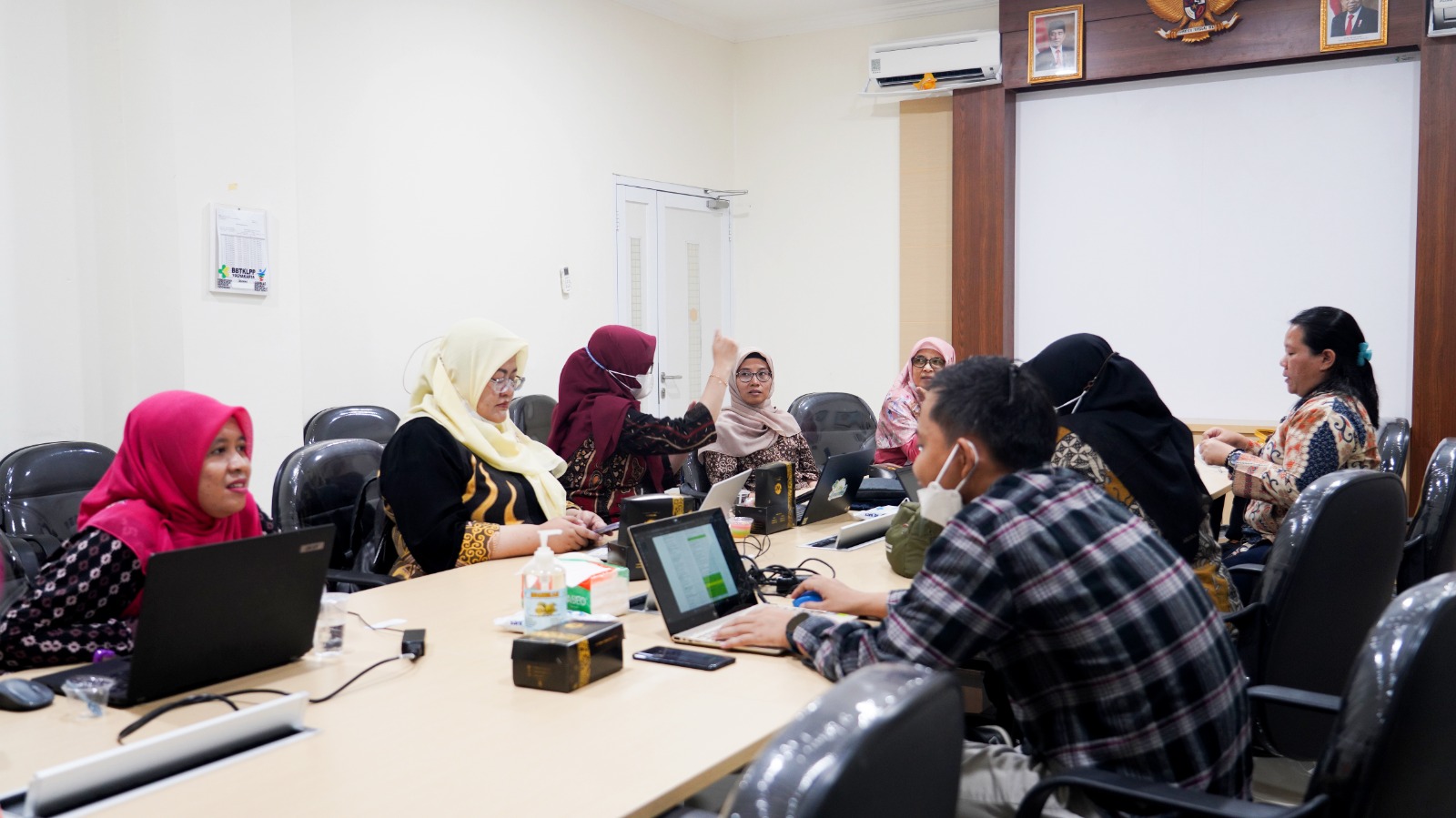 Tinjau Kesiapan Layanan Menuju BB Labkesmas Yogyakarta 2024, BBTKLPP Yogyakarta Menerima Kunjungan Tim Ditjen P2P dan Biro OSDM Kemenkes RI